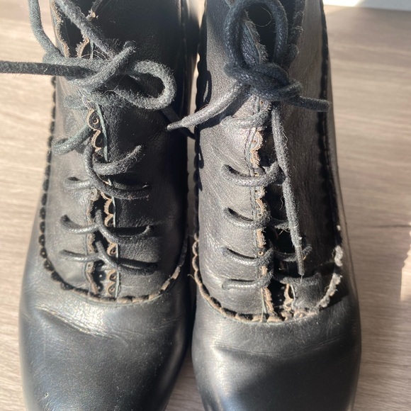 Django & Juliette Black Lace-Up Women's Heeled Booties - Picture 8 of 9